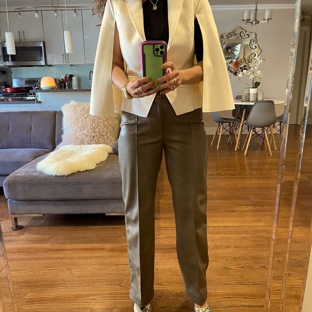 BNWT BURBERRY WOOL FITTED WHITE BLAZER!!😍😍 - Picture 3 of 4